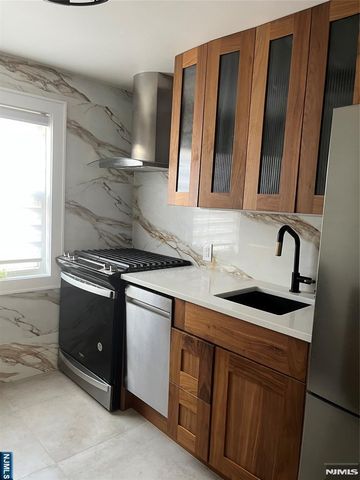 99 Hastings B, Rutherford, NJ 07070