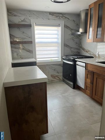 99 Hastings B, Rutherford, NJ 07070