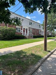 99 Hastings B, Rutherford, NJ 07070