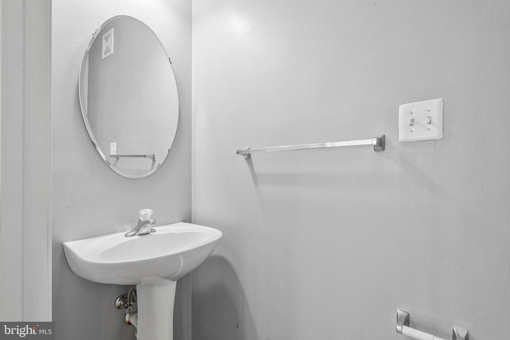 Image 12 of property listing at 9252 SENNA CT, Waldorf, MD 20603