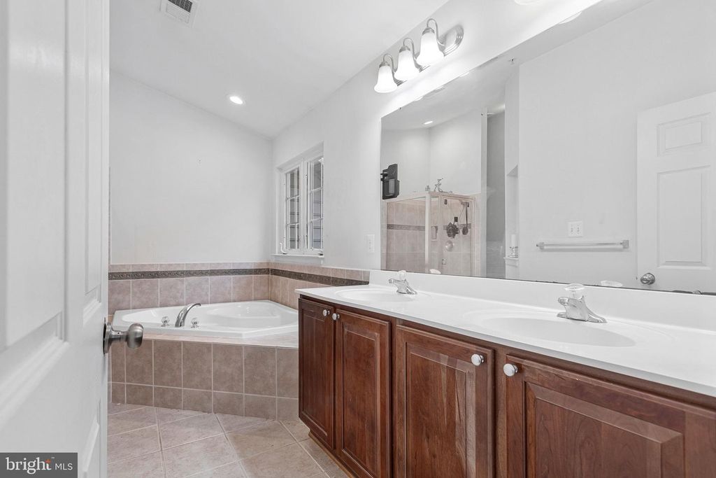 Image 46 of property listing at 9252 SENNA CT, Waldorf, MD 20603