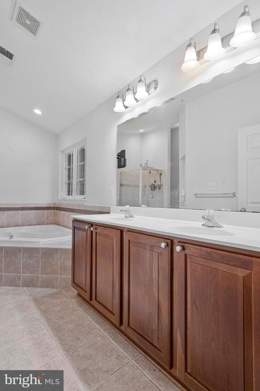 Image 47 of property listing at 9252 SENNA CT, Waldorf, MD 20603