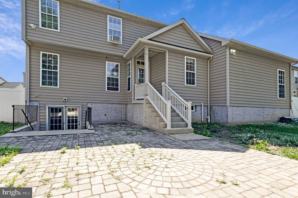 Image 60 of property listing at 9252 SENNA CT, Waldorf, MD 20603