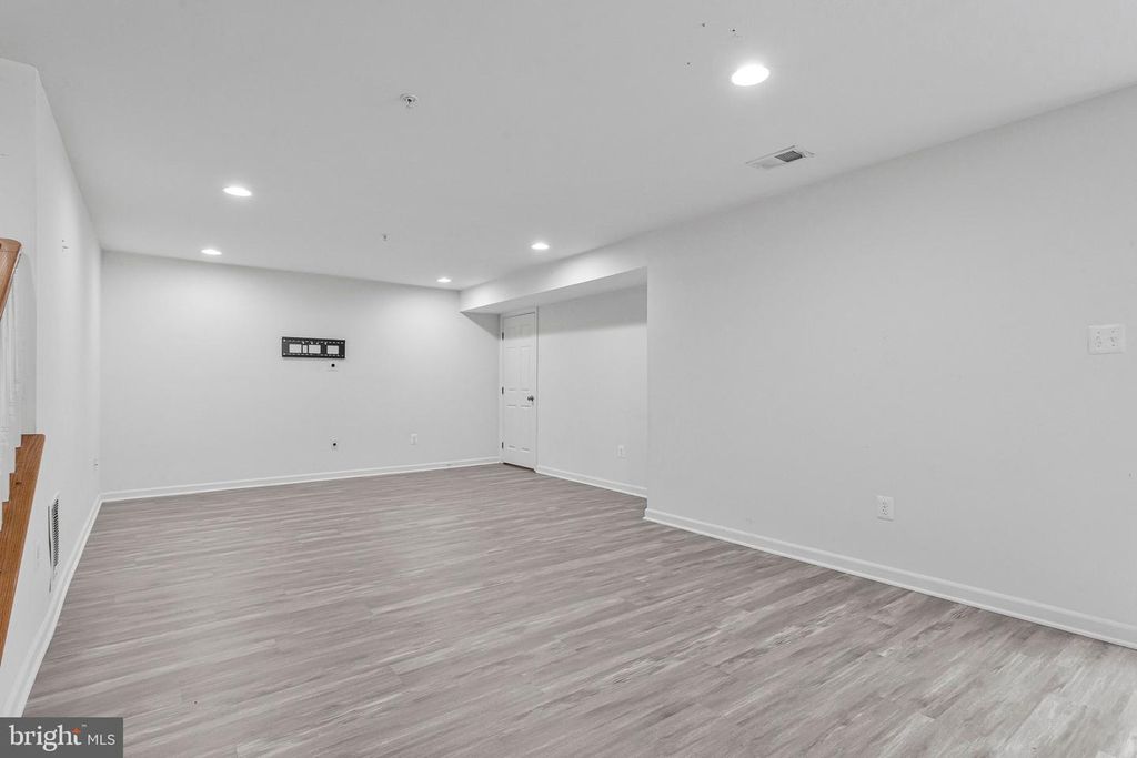 Image 9 of property listing at 9252 SENNA CT, Waldorf, MD 20603
