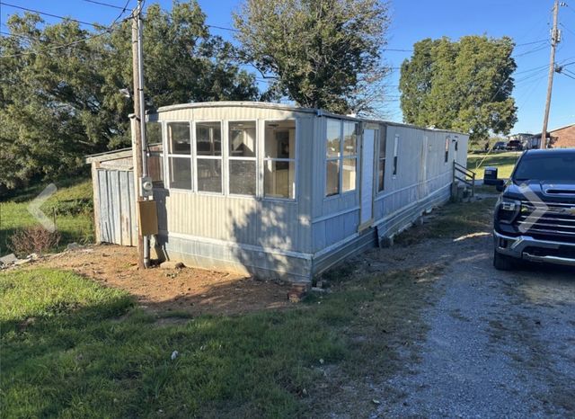 588 Cecil Hale Rd, Smithville, TN 37166