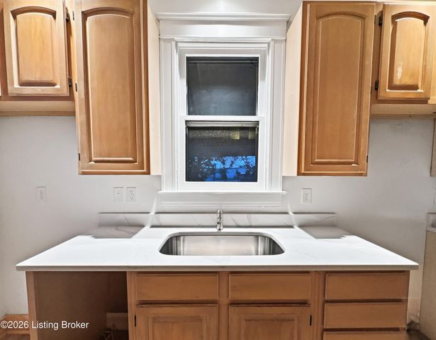 3715 Dixie Hwy, Louisville, KY 40216