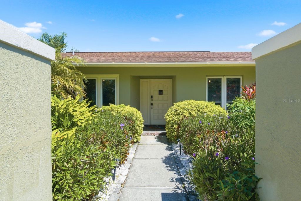 Image 2 of property listing at 1680 CINNAMON LANE, Dunedin, FL 34698