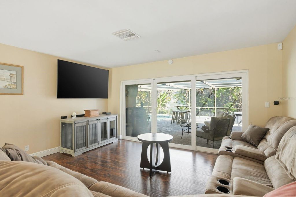 Image 13 of property listing at 1680 CINNAMON LANE, Dunedin, FL 34698