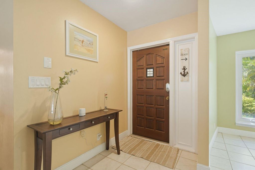 Image 3 of property listing at 1680 CINNAMON LANE, Dunedin, FL 34698