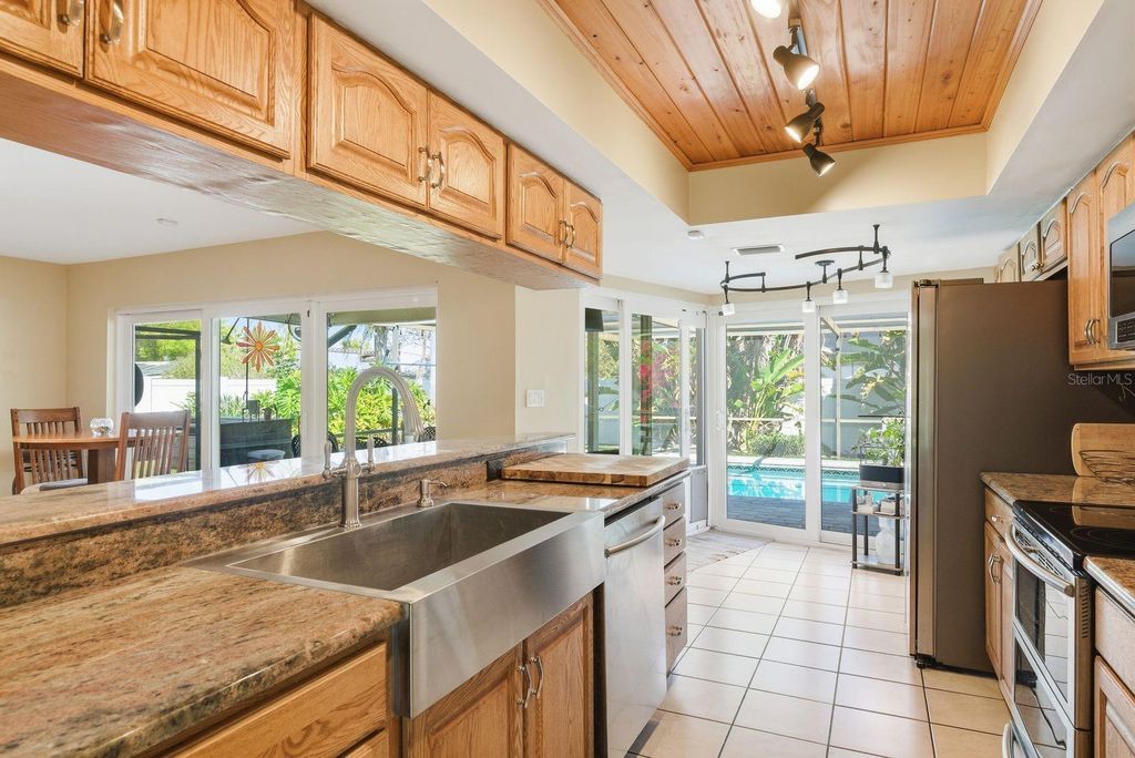 Image 6 of property listing at 1680 CINNAMON LANE, Dunedin, FL 34698