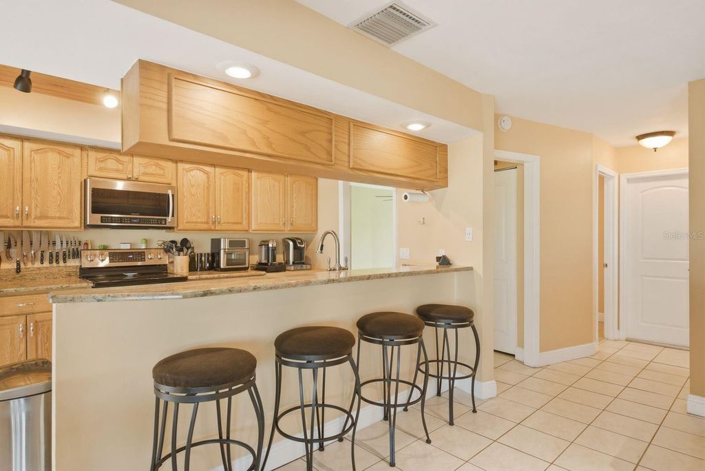 Image 8 of property listing at 1680 CINNAMON LANE, Dunedin, FL 34698