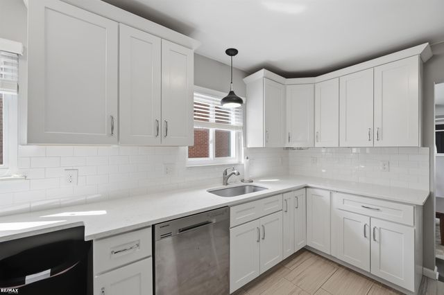 801 W Baker Avenue, Clawson, MI 48017