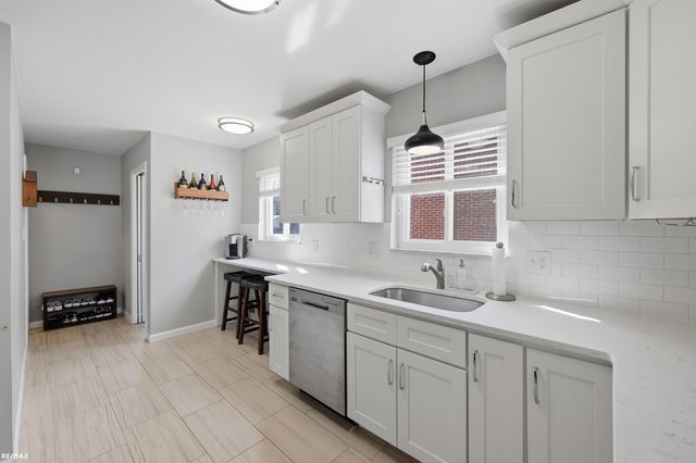 801 W Baker Avenue, Clawson, MI 48017