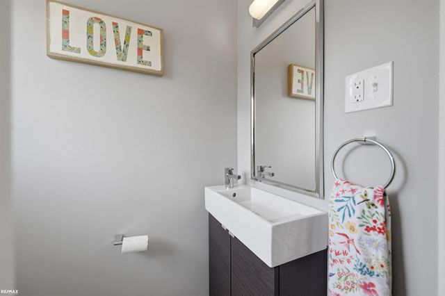 801 W Baker Avenue, Clawson, MI 48017