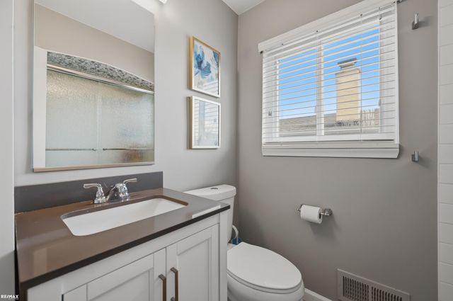 801 W Baker Avenue, Clawson, MI 48017