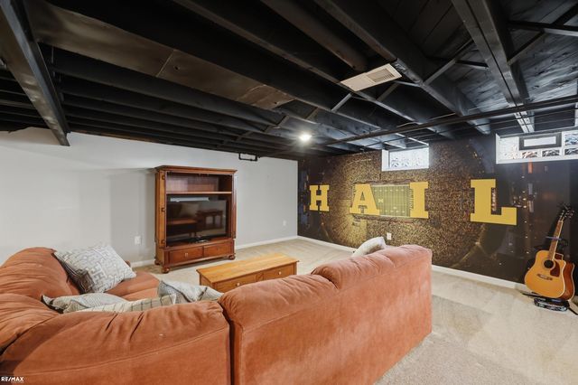 801 W Baker Avenue, Clawson, MI 48017