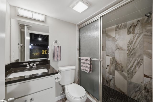 801 W Baker Avenue, Clawson, MI 48017