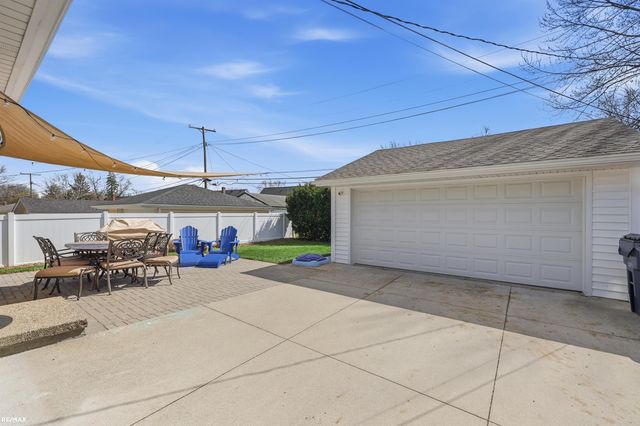 801 W Baker Avenue, Clawson, MI 48017