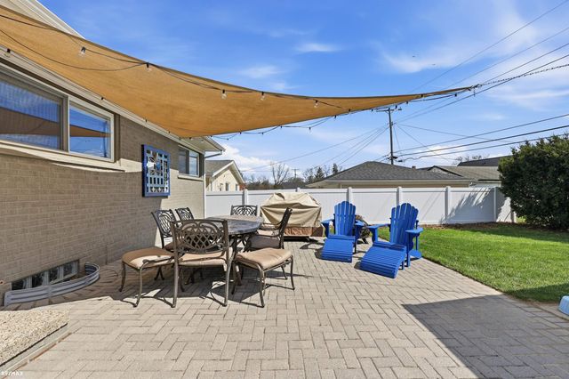 801 W Baker Avenue, Clawson, MI 48017