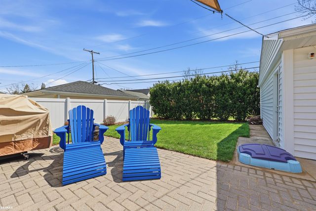 801 W Baker Avenue, Clawson, MI 48017