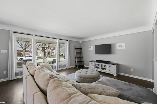 801 W Baker Avenue, Clawson, MI 48017