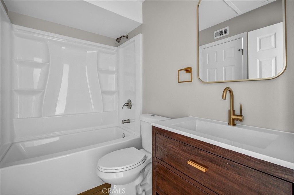 Image 10 of property listing at 25523 Pine Creek Lane, Wilmington, CA 90744