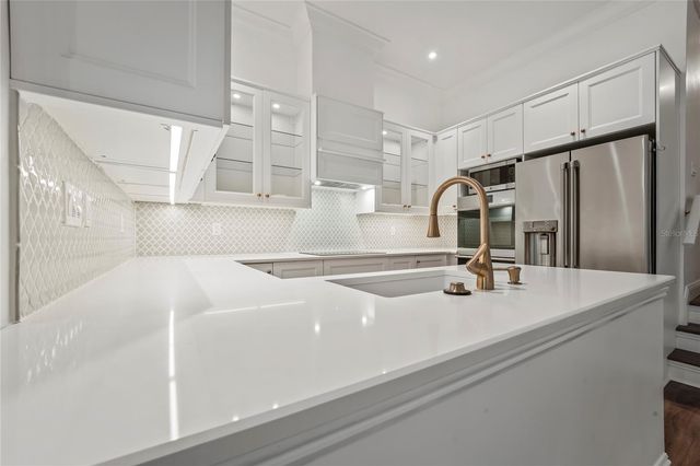 625 TROPICAL BREEZE WAY, Tampa, FL 33602