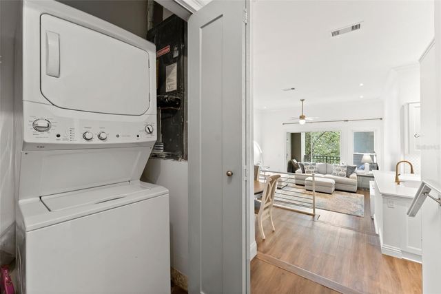 625 TROPICAL BREEZE WAY, Tampa, FL 33602