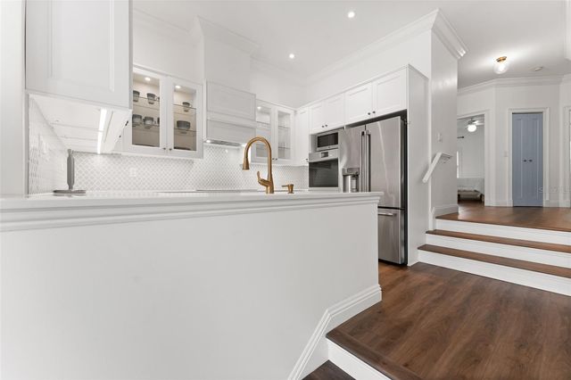 625 TROPICAL BREEZE WAY, Tampa, FL 33602