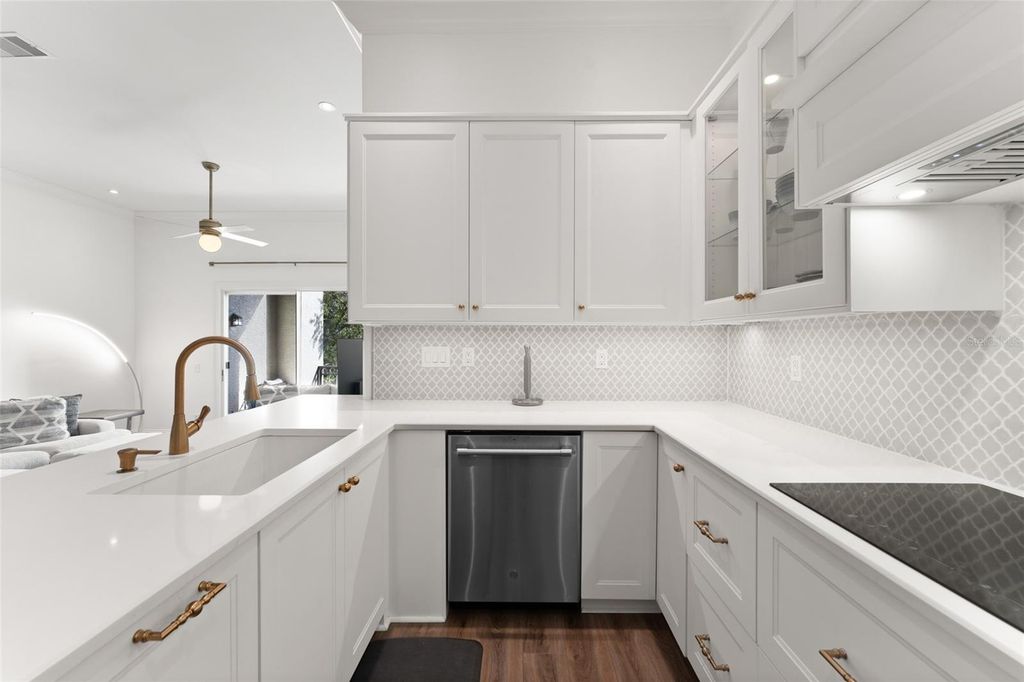 Image 13 of property listing at 625 TROPICAL BREEZE WAY, Tampa, FL 33602