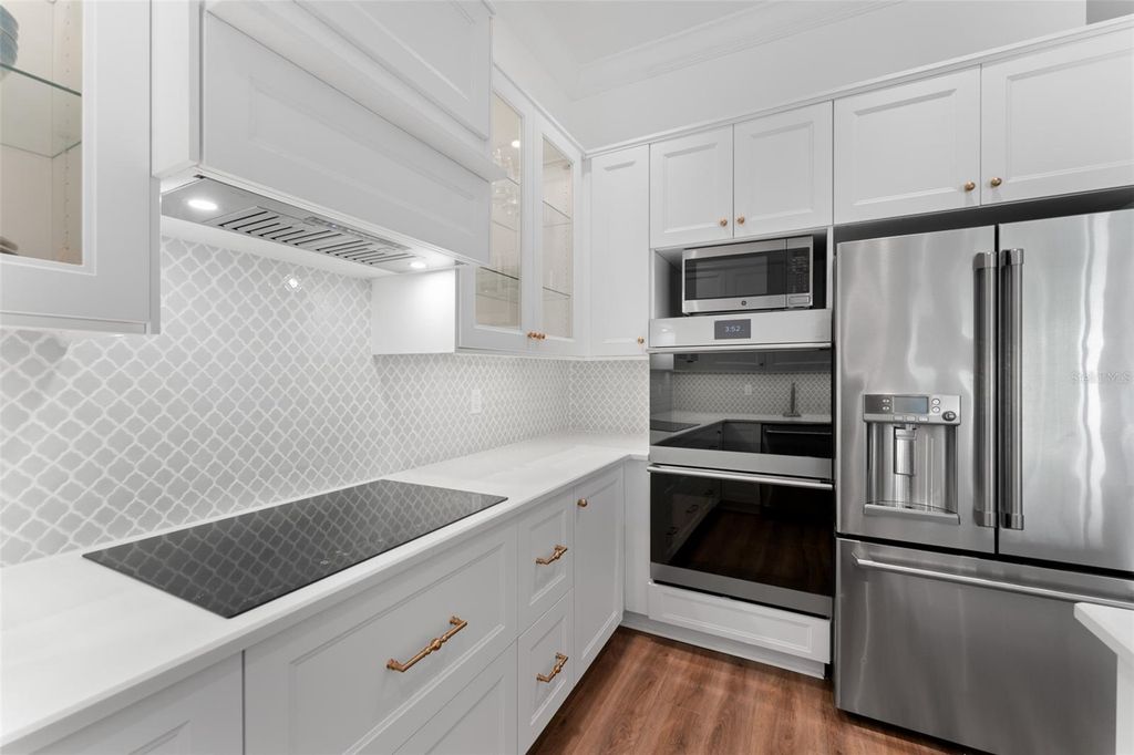Image 15 of property listing at 625 TROPICAL BREEZE WAY, Tampa, FL 33602