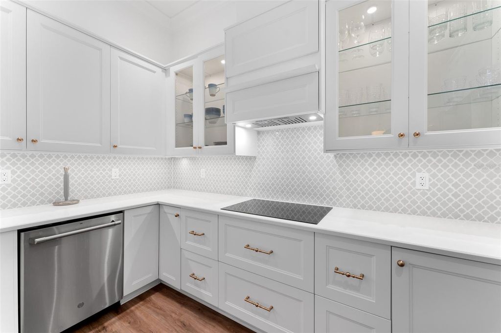 Image 16 of property listing at 625 TROPICAL BREEZE WAY, Tampa, FL 33602