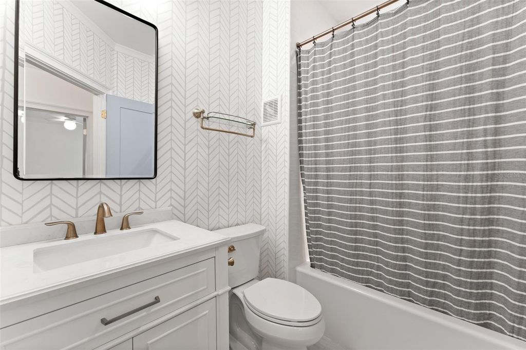 Image 20 of property listing at 625 TROPICAL BREEZE WAY, Tampa, FL 33602