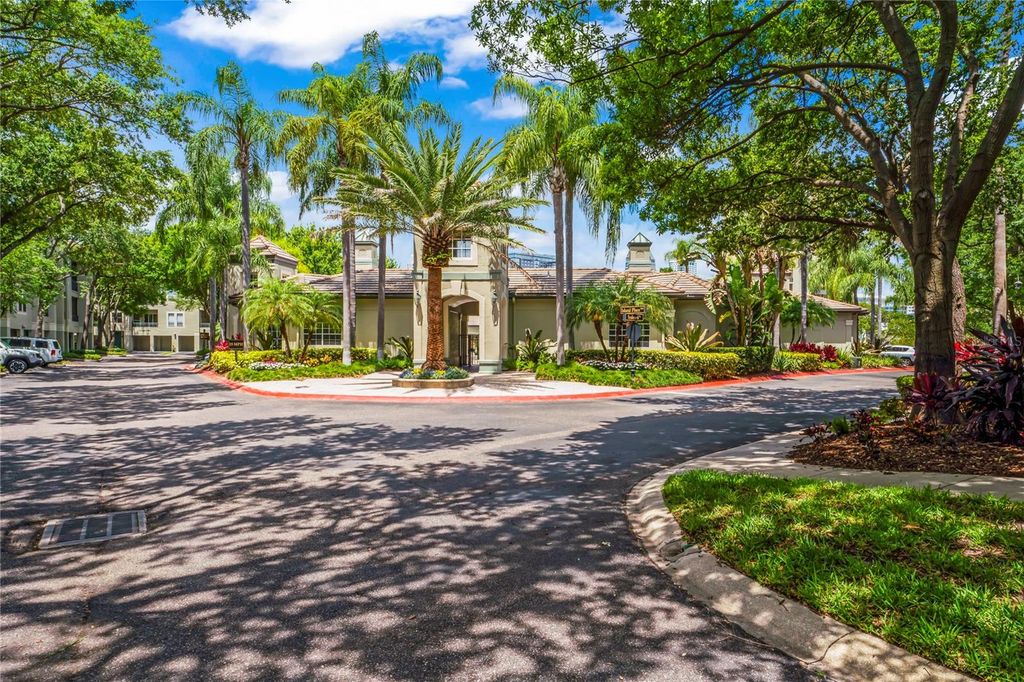 Image 37 of property listing at 625 TROPICAL BREEZE WAY, Tampa, FL 33602