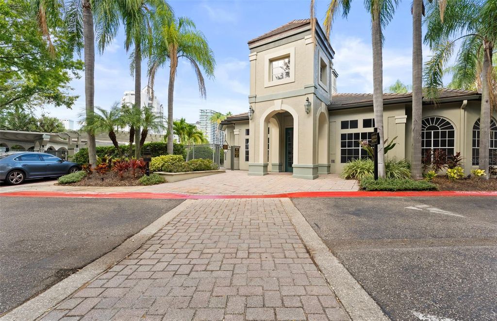 Image 38 of property listing at 625 TROPICAL BREEZE WAY, Tampa, FL 33602
