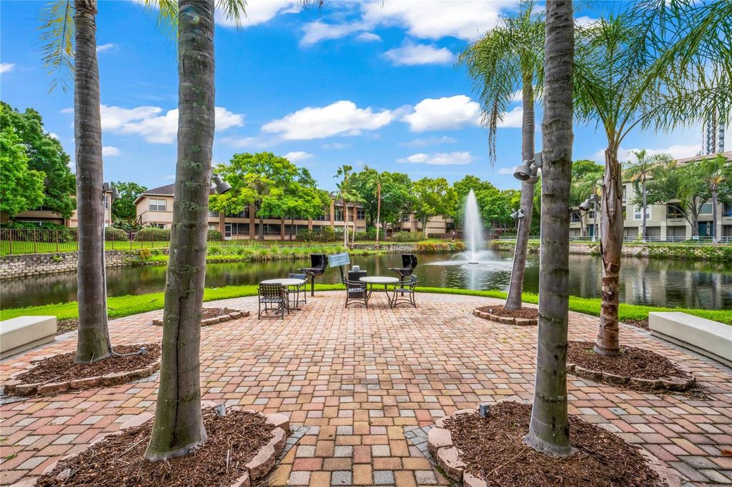 Image 40 of property listing at 625 TROPICAL BREEZE WAY, Tampa, FL 33602