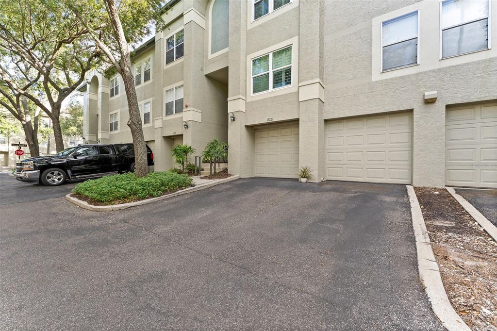 Image 43 of property listing at 625 TROPICAL BREEZE WAY, Tampa, FL 33602
