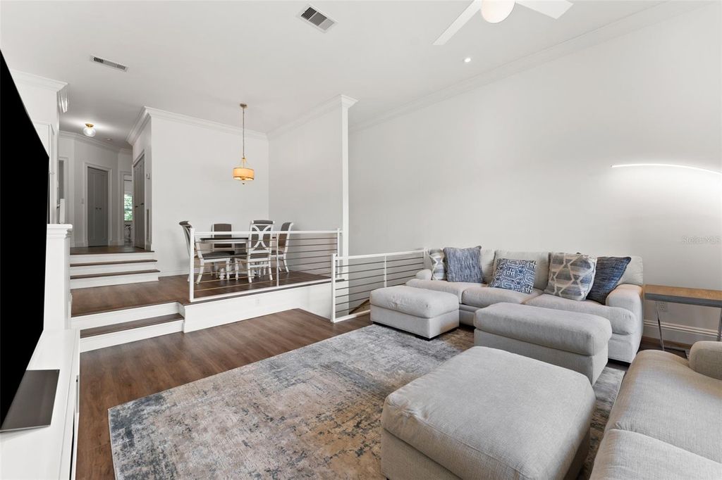 Image 6 of property listing at 625 TROPICAL BREEZE WAY, Tampa, FL 33602