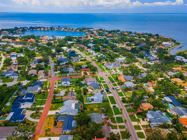 910 SNELL ISLE BOULEVARD NE, St Petersburg, FL 33704