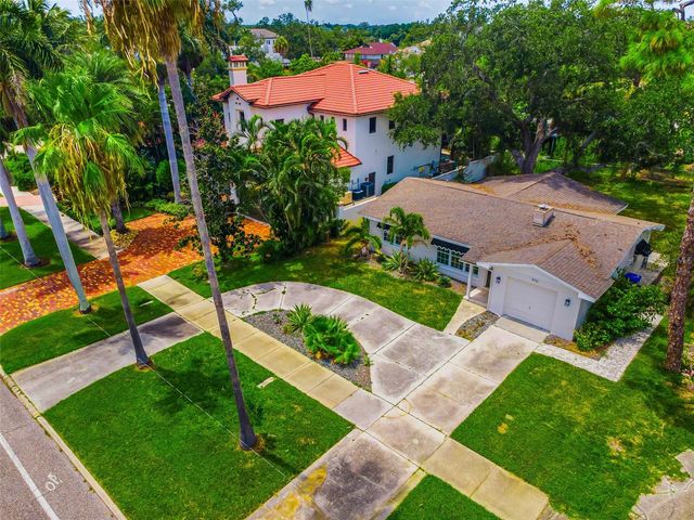910 SNELL ISLE BOULEVARD NE, St Petersburg, FL 33704