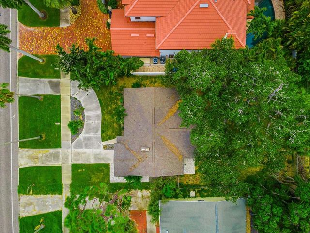 910 SNELL ISLE BOULEVARD NE, St Petersburg, FL 33704