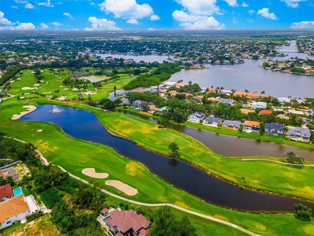 910 SNELL ISLE BOULEVARD NE, St Petersburg, FL 33704