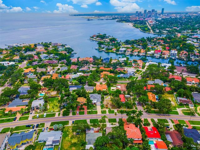 910 SNELL ISLE BOULEVARD NE, St Petersburg, FL 33704