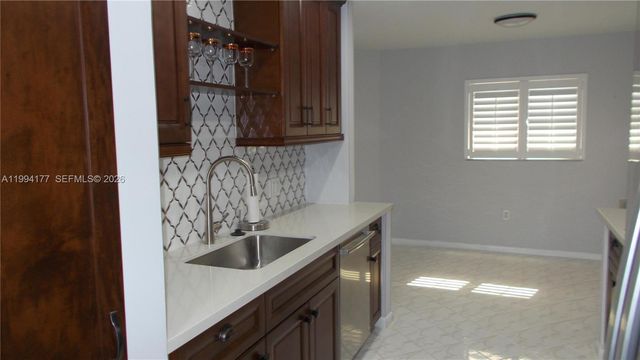 13705 SW 12th St 401B, Pembroke Pines, FL 33027