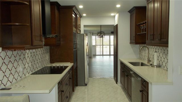 13705 SW 12th St 401B, Pembroke Pines, FL 33027