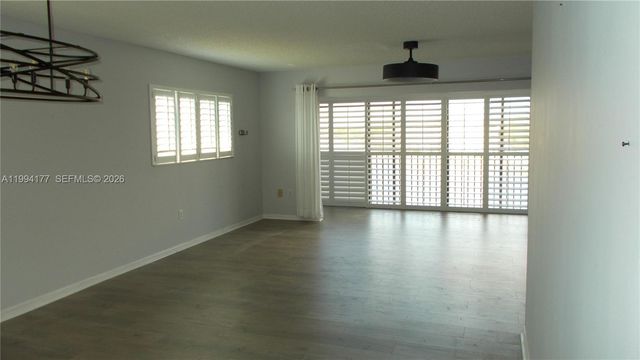 13705 SW 12th St 401B, Pembroke Pines, FL 33027