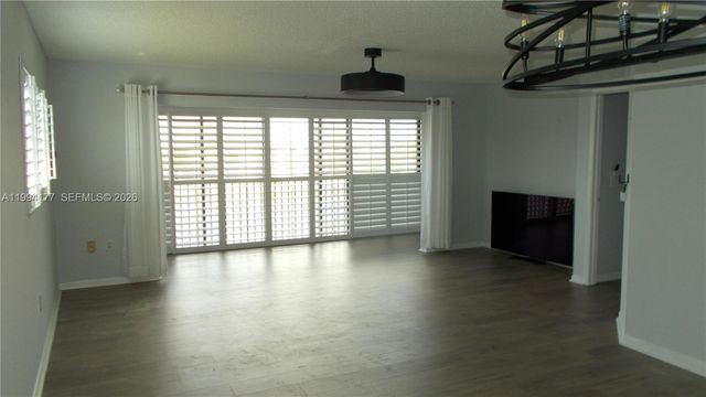 13705 SW 12th St 401B, Pembroke Pines, FL 33027