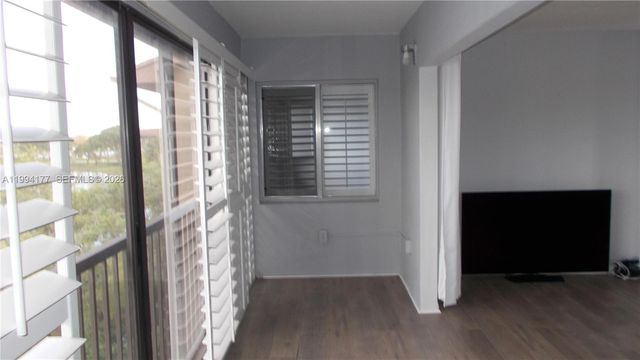 13705 SW 12th St 401B, Pembroke Pines, FL 33027