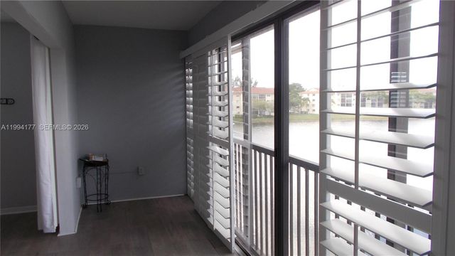 13705 SW 12th St 401B, Pembroke Pines, FL 33027