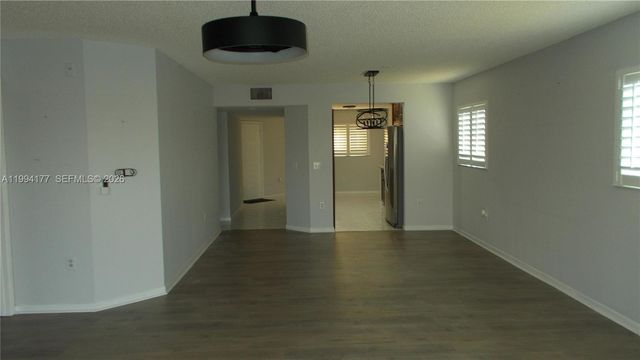 13705 SW 12th St 401B, Pembroke Pines, FL 33027